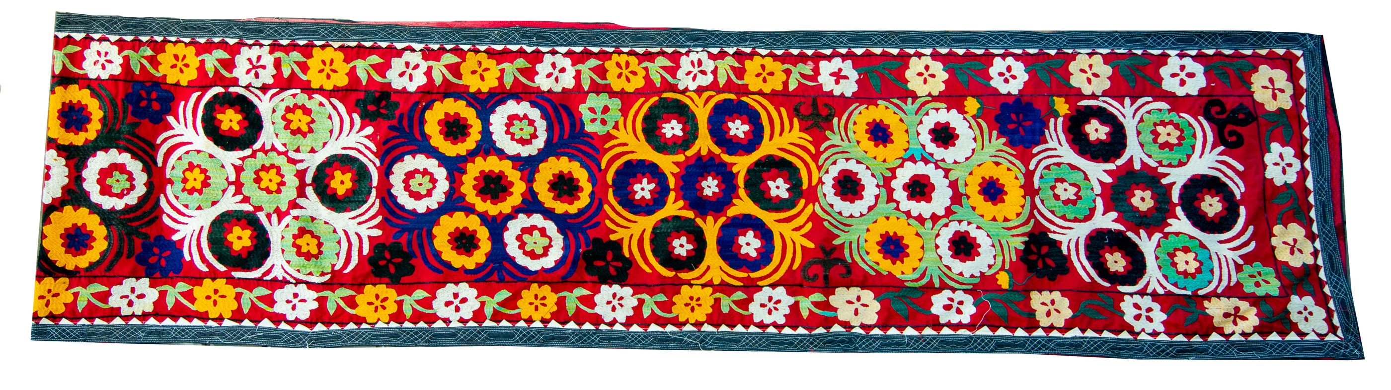 Long runner, white rosettes — zardevor, Samarkand